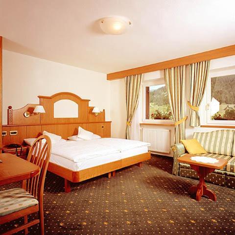 Hotel Scoiattolo เซลวาดีวัลการ์เดนา ห้อง รูปภาพ