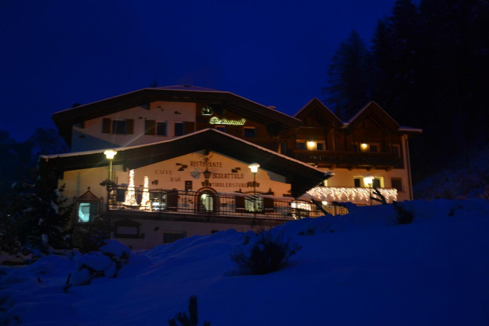 Hotel Scoiattolo เซลวาดีวัลการ์เดนา ภายนอก รูปภาพ