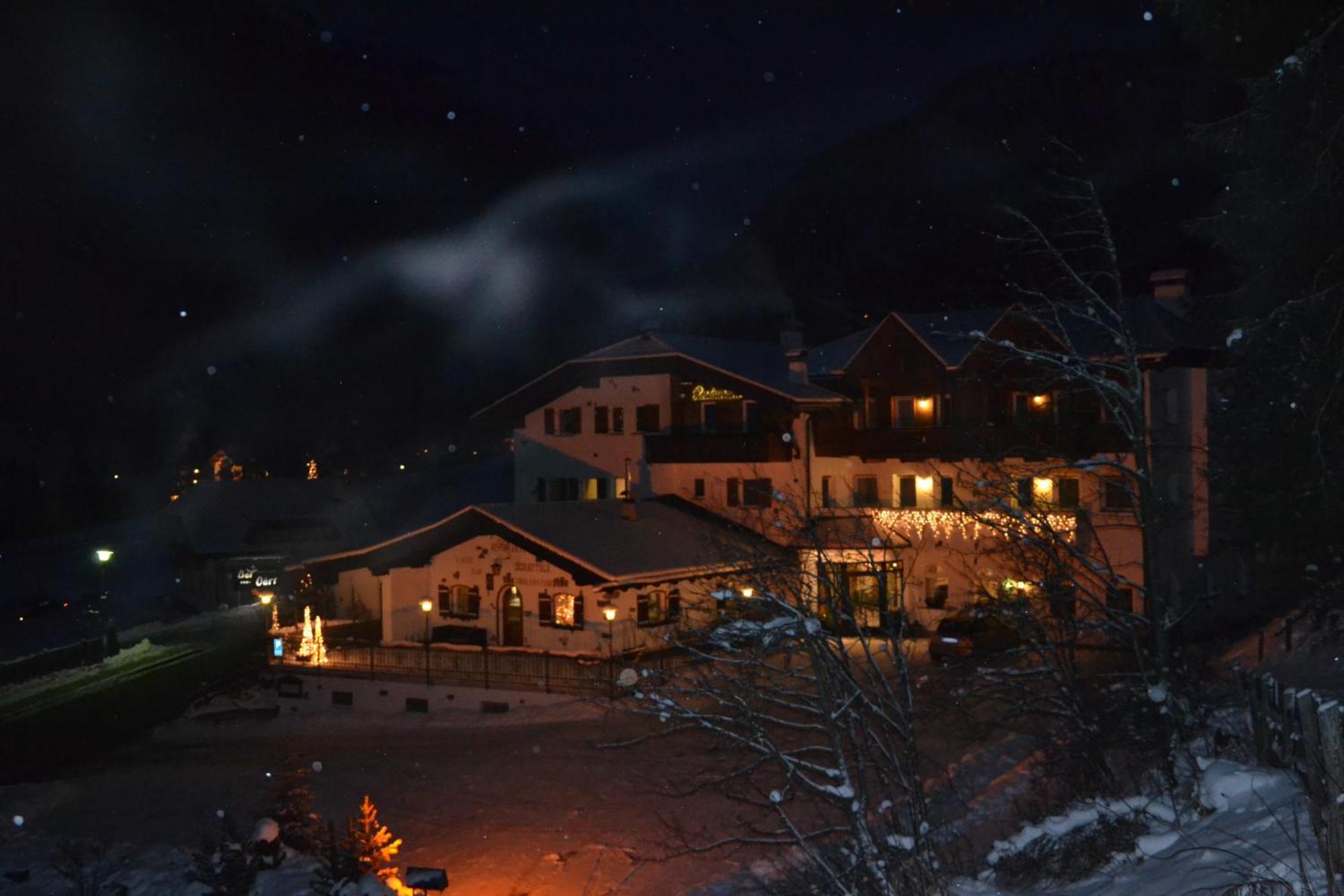 Hotel Scoiattolo เซลวาดีวัลการ์เดนา ภายนอก รูปภาพ
