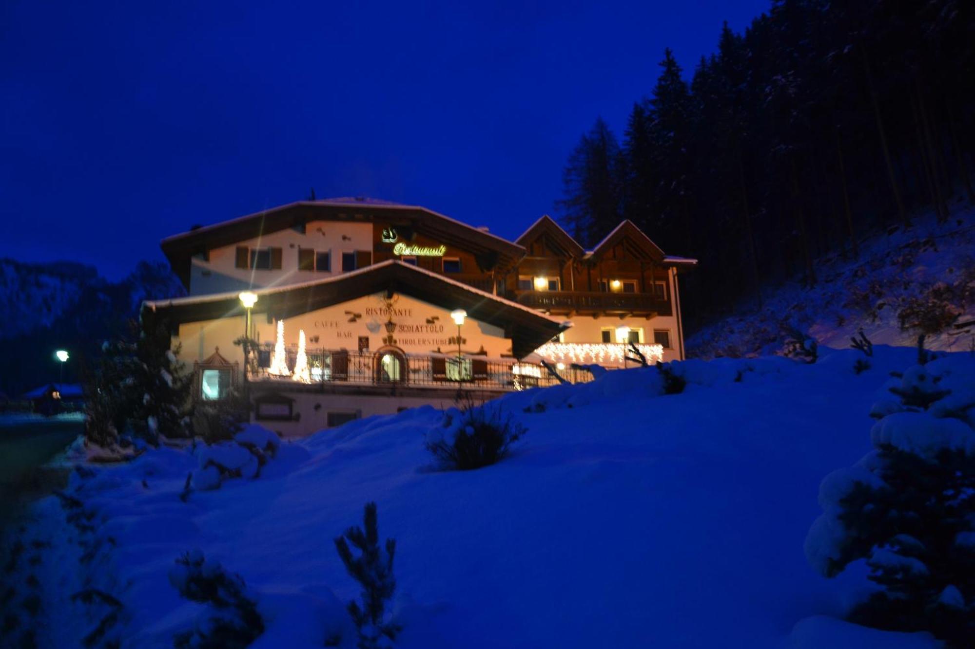Hotel Scoiattolo เซลวาดีวัลการ์เดนา ภายนอก รูปภาพ