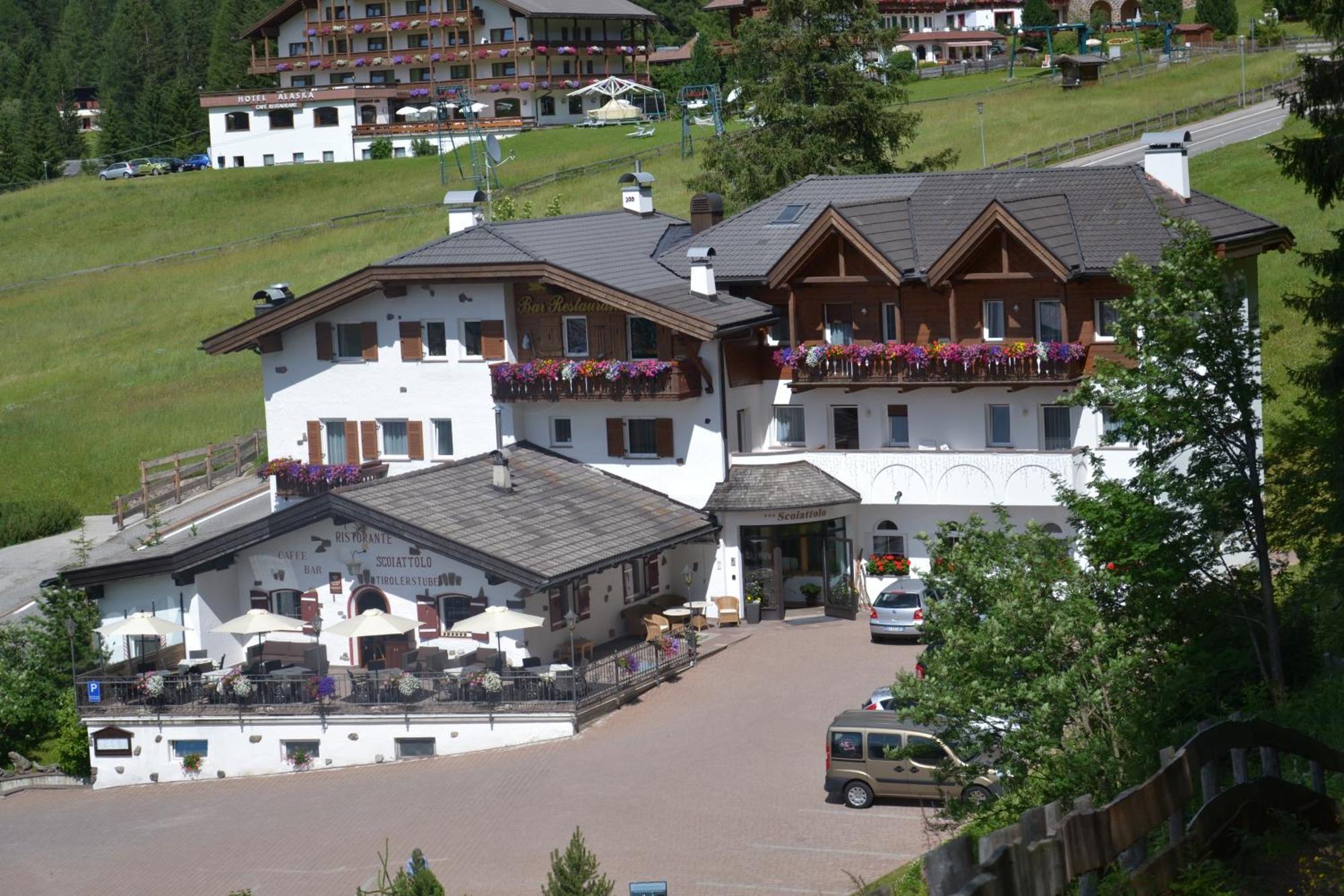 Hotel Scoiattolo เซลวาดีวัลการ์เดนา ภายนอก รูปภาพ