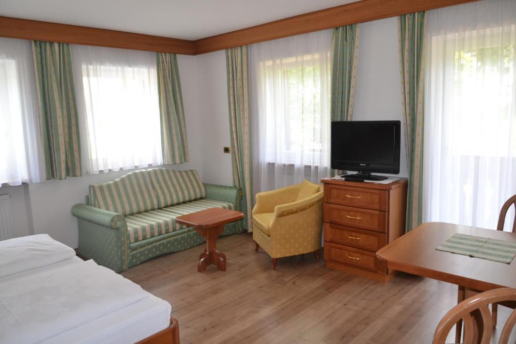 Hotel Scoiattolo เซลวาดีวัลการ์เดนา ห้อง รูปภาพ